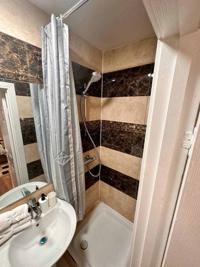 Gasthof Canary Wharf Single Double And En-suite *